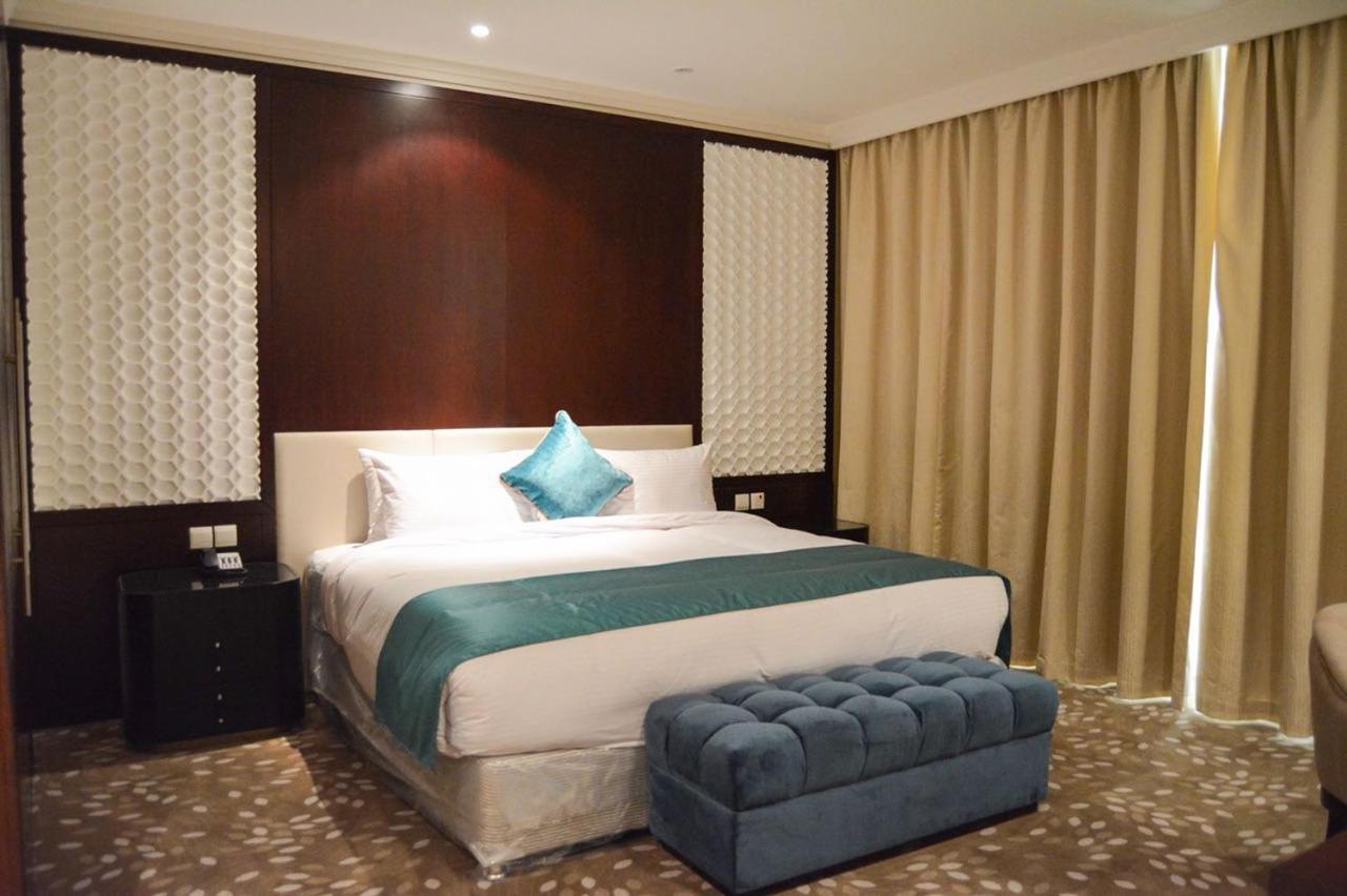 Grand Mercure Hotel Дубай Екстериор снимка